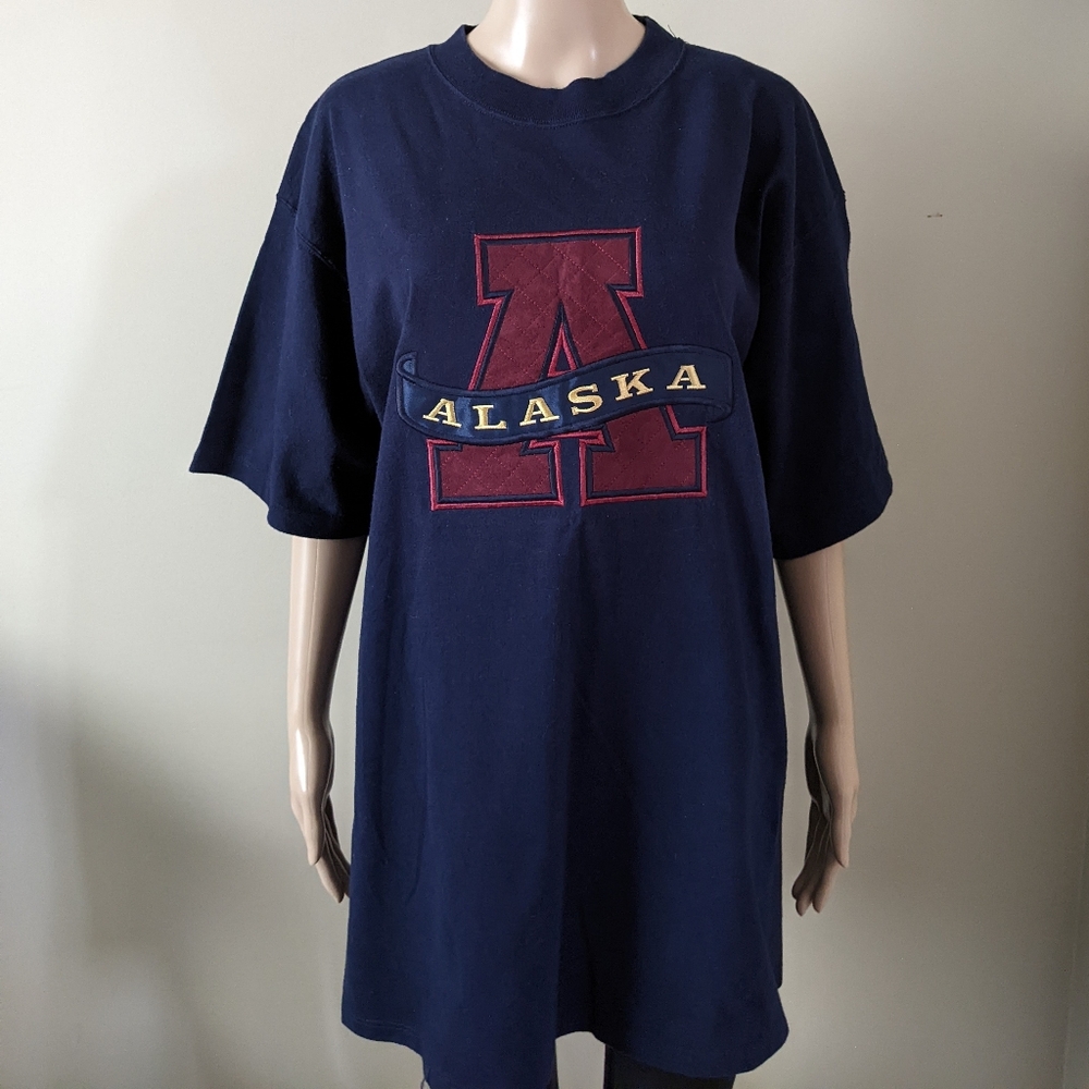 Vintage Alaska embroidered navy tshirt, men's large